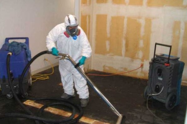 Sewage removal and decontamination in Mississauga